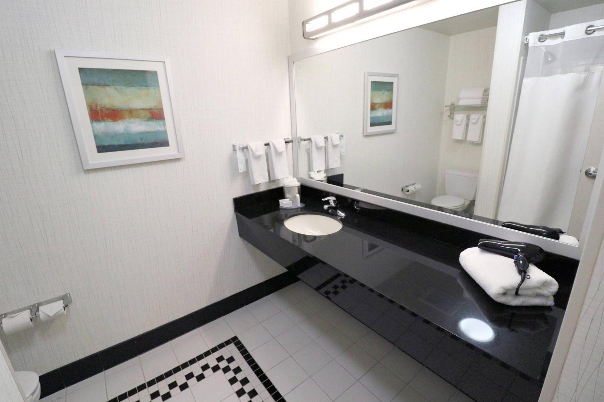Fairfield Inn & Suites Des Moines Airport Buitenkant foto